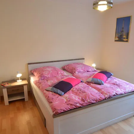 Spacious Holiday In With Garden *
