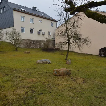 Spacious Holiday In With Garden Vakantiehuis *