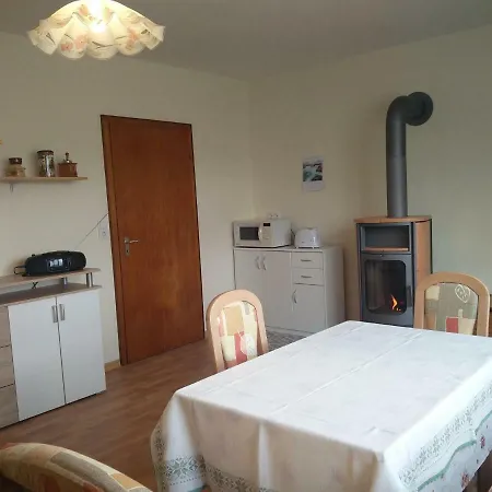 Spacious Holiday In With Garden Vakantiehuis
